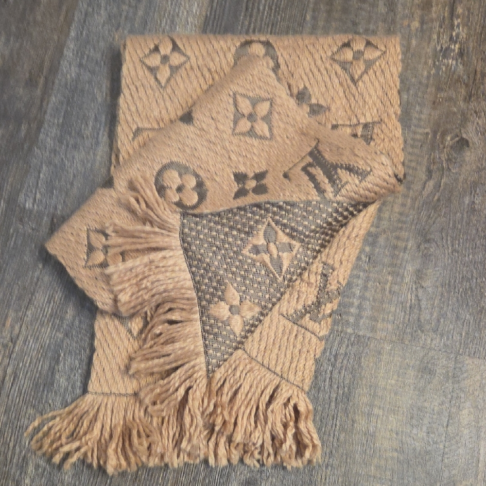 LOUIS VUITTON LV Beige Neutral Logomania Shine Monogram Scarf Tan Grey Wool Silk - Picture 4 of 16